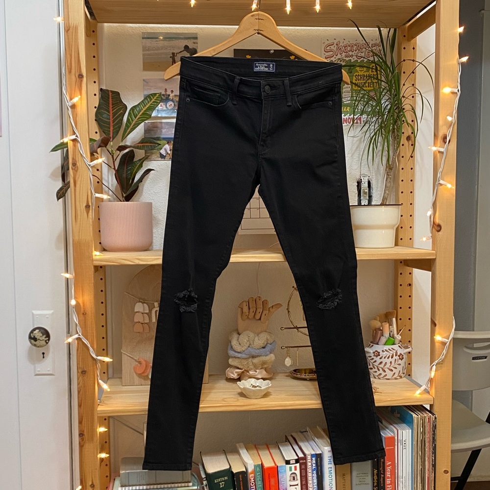 Abercrombie Knee Ripped Black Skinny Jeans